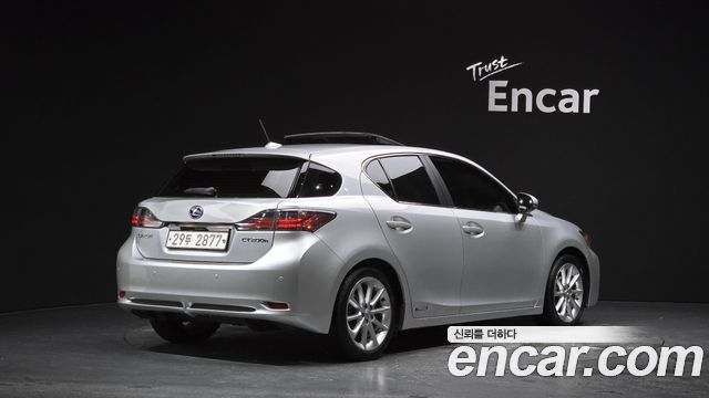 Lexus CT200h 1.8 Compact Luxury ZWA10 2012 — фото 2