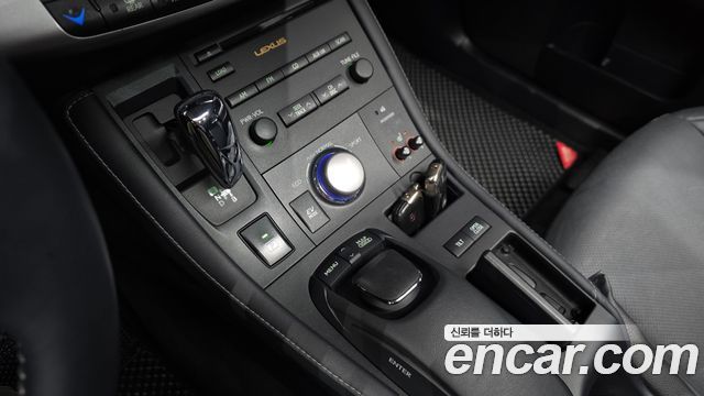 Lexus CT200h 1.8 Compact Luxury ZWA10 2012 — фото 9