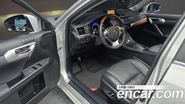 Lexus CT200h 1.8 Compact Luxury ZWA10 2012 — фото 10