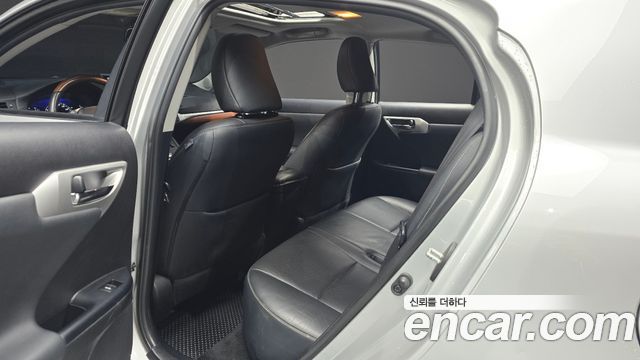 Lexus CT200h 1.8 Compact Luxury ZWA10 2012 — фото 11