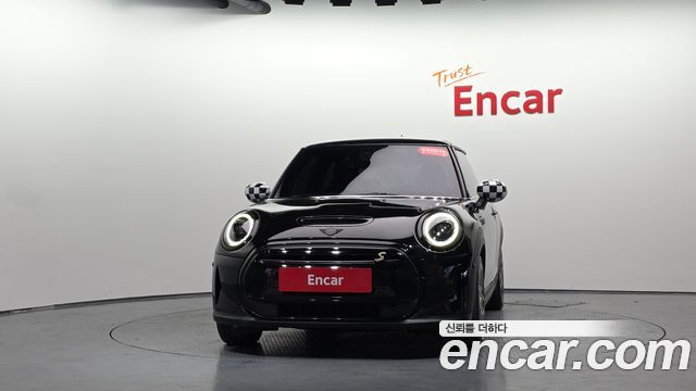 MINI Cooper Electric SE Electric 3rd 2022 — фото 3