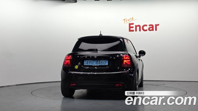 MINI Cooper Electric SE Electric 3rd 2022 — фото 4