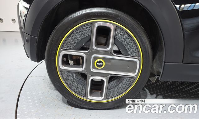 MINI Cooper Electric SE Electric 3rd 2022 — фото 5