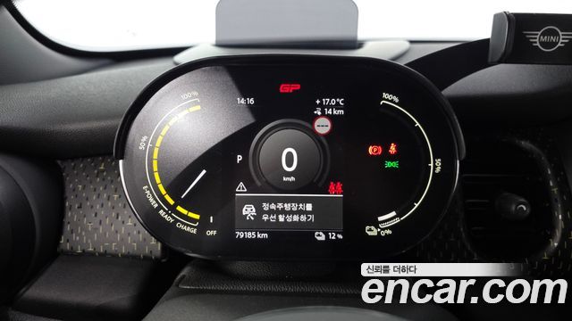 MINI Cooper Electric SE Electric 3rd 2022 — фото 8