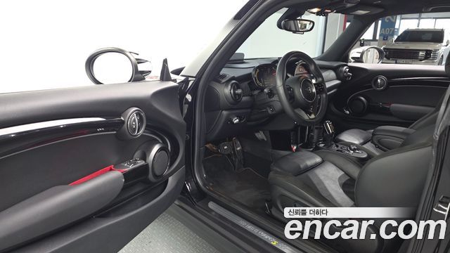MINI Cooper Electric SE Electric 3rd 2022 — фото 10