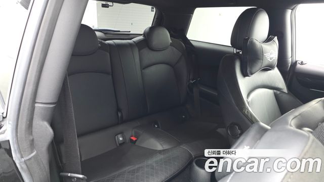 MINI Cooper Electric SE Electric 3rd 2022 — фото 11