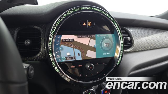 MINI Cooper Electric SE Electric 3rd 2022 — фото 13