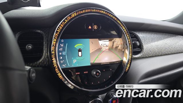 MINI Cooper Electric SE Electric 3rd 2022 — фото 14