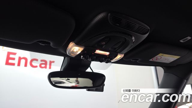 MINI Cooper Electric SE Electric 3rd 2022 — фото 17