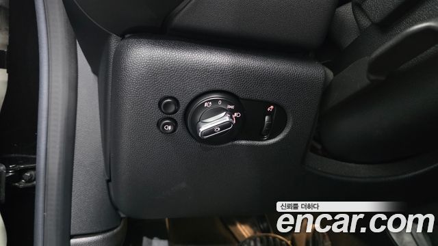 MINI Cooper Electric SE Electric 3rd 2022 — фото 18