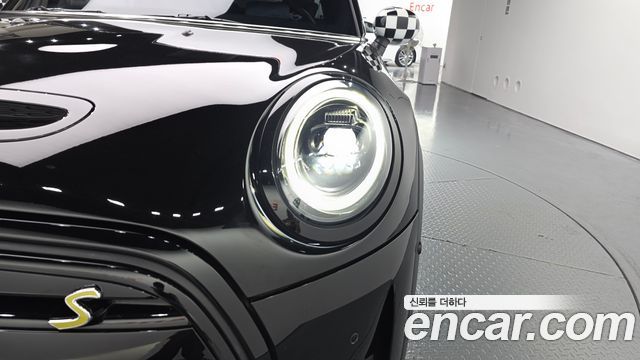 MINI Cooper Electric SE Electric 3rd 2022 — фото 22