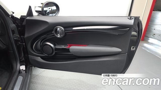 MINI Cooper Electric SE Electric 3rd 2022 — фото 24