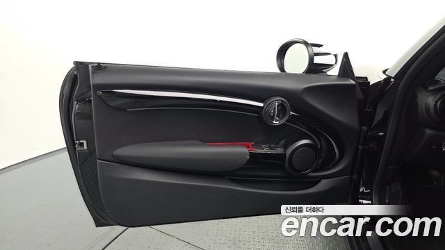 MINI Cooper Electric SE Electric 3rd 2022 — фото 25