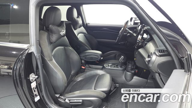 MINI Cooper Electric SE Electric 3rd 2022 — фото 26