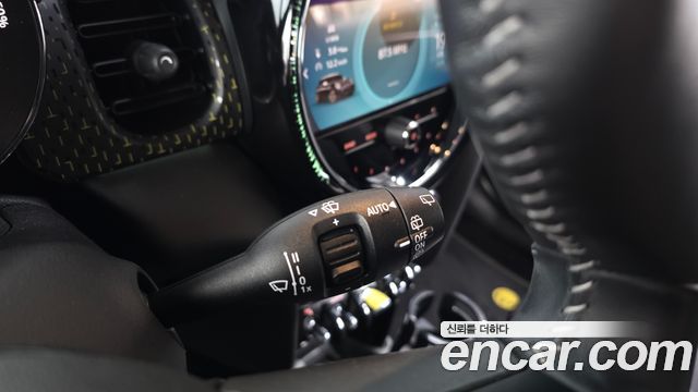 MINI Cooper Electric SE Electric 3rd 2022 — фото 27