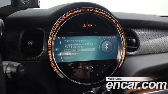 MINI Cooper Electric SE Electric 3rd 2022 — фото 29