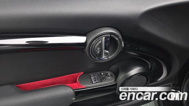 MINI Cooper Electric SE Electric 3rd 2022 — фото 30