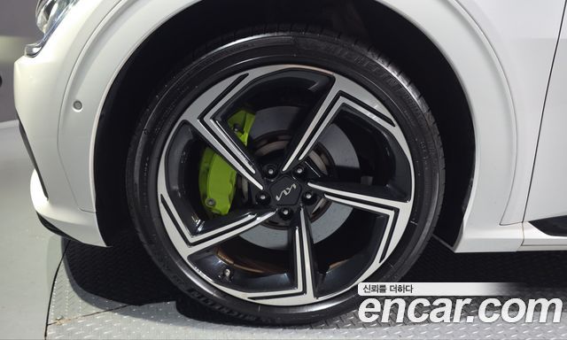 Kia EV6 GT 4WD 2023 — фото 5