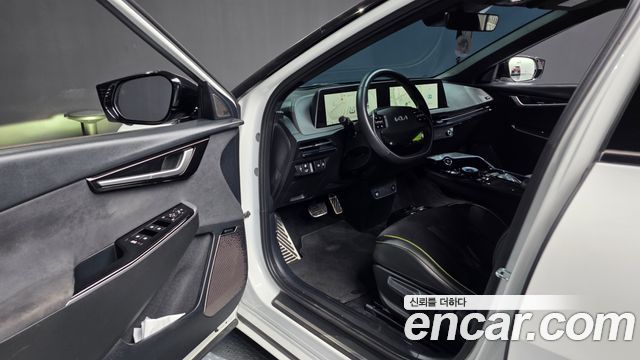Kia EV6 GT 4WD 2023 — фото 10