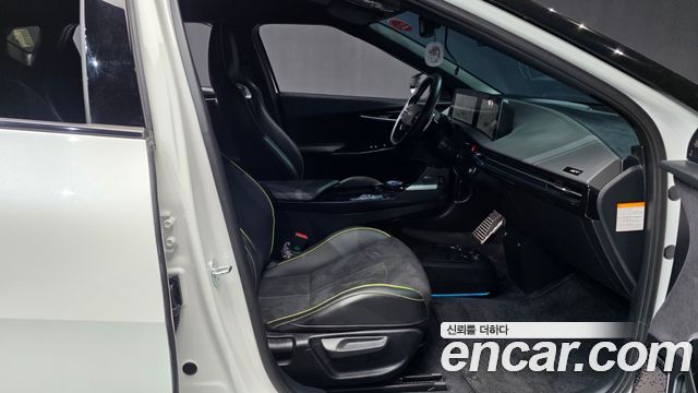 Kia EV6 GT 4WD 2023 — фото 11