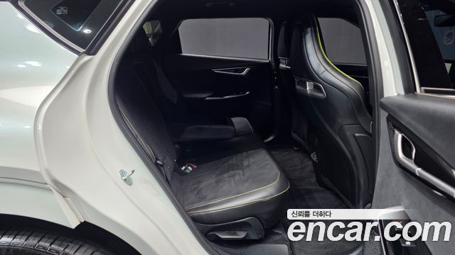 Kia EV6 GT 4WD 2023 — фото 12