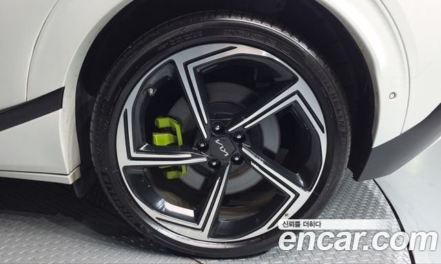 Kia EV6 GT 4WD 2023 — фото 21