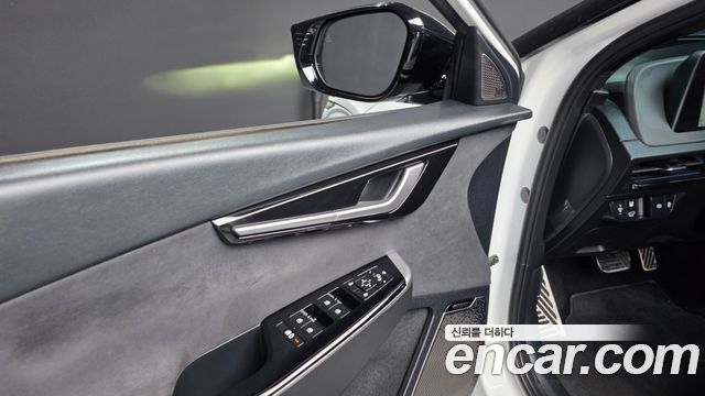 Kia EV6 GT 4WD 2023 — фото 38