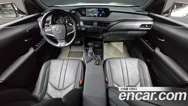 Lexus UX250h 2.0 F-Sport 2WD 2020 — фото 7