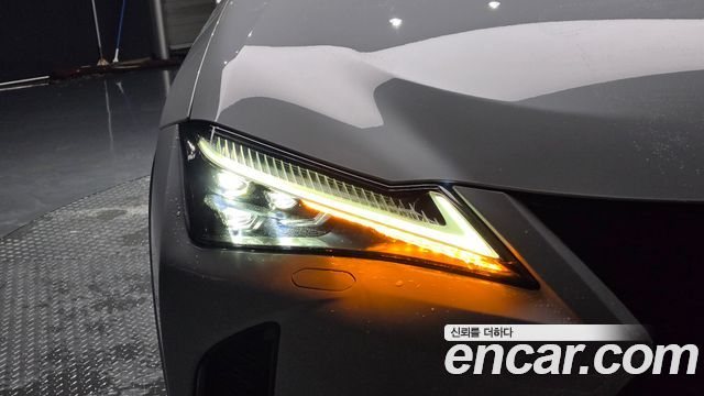Lexus UX250h 2.0 F-Sport 2WD 2020 — фото 22