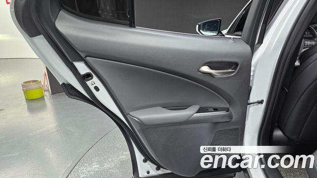 Lexus UX250h 2.0 F-Sport 2WD 2020 — фото 25