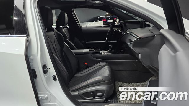Lexus UX250h 2.0 F-Sport 2WD 2020 — фото 26