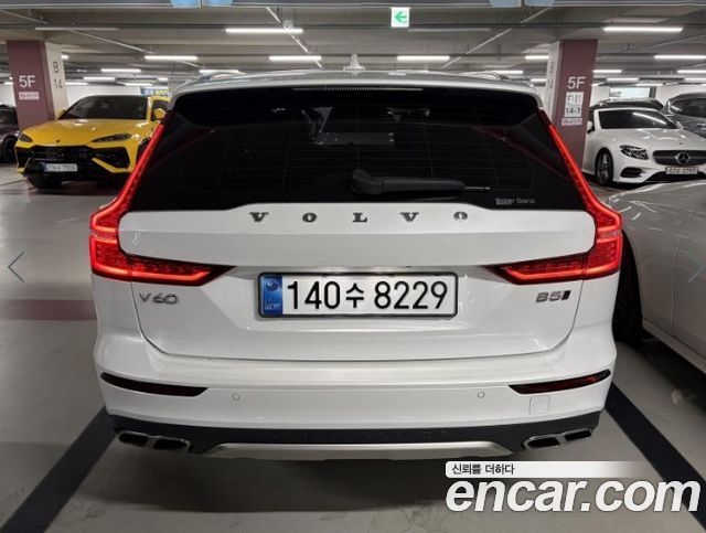 Volvo V60 Cross Country (II) B5 Pro AWD 2021 — фото 2
