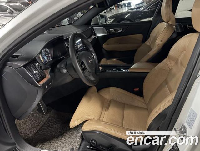 Volvo V60 Cross Country (II) B5 Pro AWD 2021 — фото 4