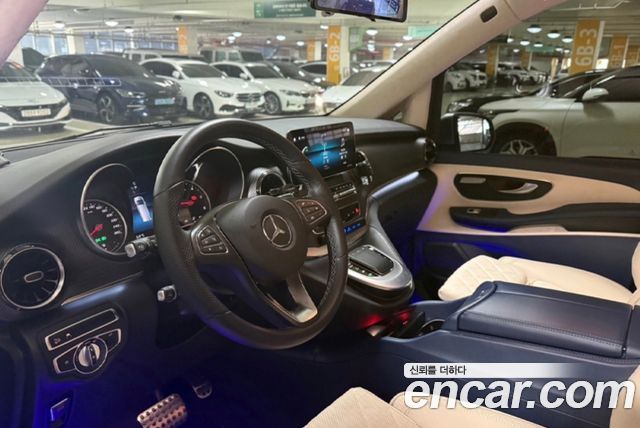 Mercedes-Benz V-Class V220 CDI W447 2023 — фото 8
