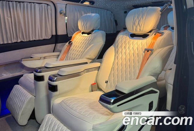 Mercedes-Benz V-Class V220 CDI W447 2023 — фото 10