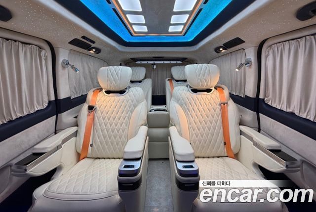 Mercedes-Benz V-Class V220 CDI W447 2023 — фото 11