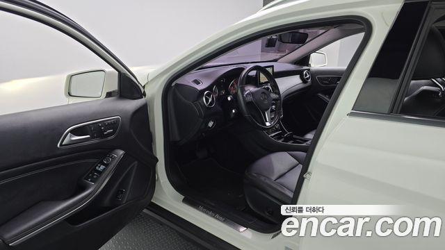 Mercedes-Benz GLA-Class (X156) GLA200 CDI 2015 — фото 10