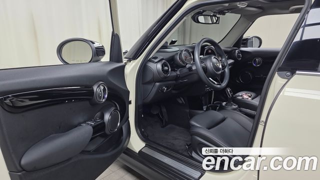 MINI Cooper 5Door HIGH 3rd 2020 — фото 10