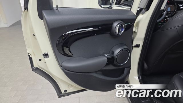 MINI Cooper 5Door HIGH 3rd 2020 — фото 25