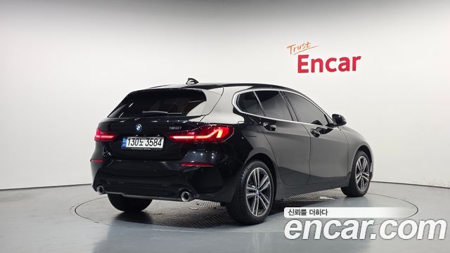 BMW 1 Series (F40) 120i Advantage 2022 — фото 2