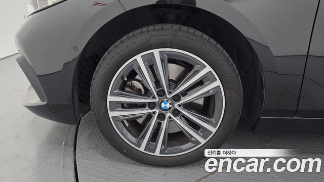 BMW 1 Series (F40) 120i Advantage 2022 — фото 5