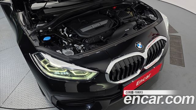 BMW 1 Series (F40) 120i Advantage 2022 — фото 6
