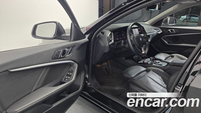 BMW 1 Series (F40) 120i Advantage 2022 — фото 10