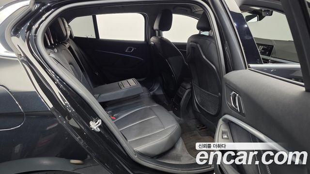 BMW 1 Series (F40) 120i Advantage 2022 — фото 12