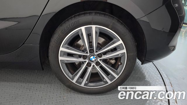 BMW 1 Series (F40) 120i Advantage 2022 — фото 21