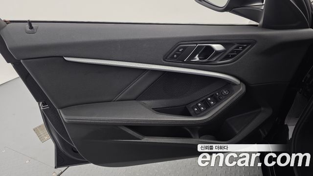 BMW 1 Series (F40) 120i Advantage 2022 — фото 24