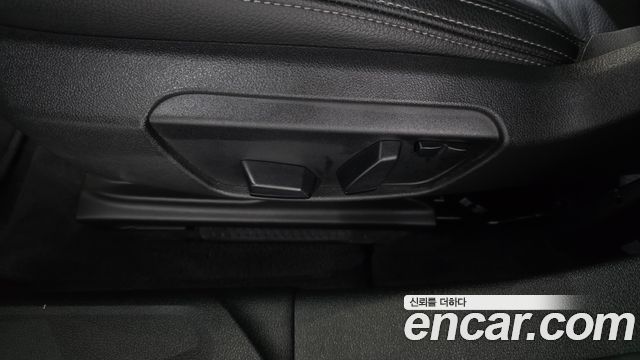 BMW 1 Series (F40) 120i Advantage 2022 — фото 30