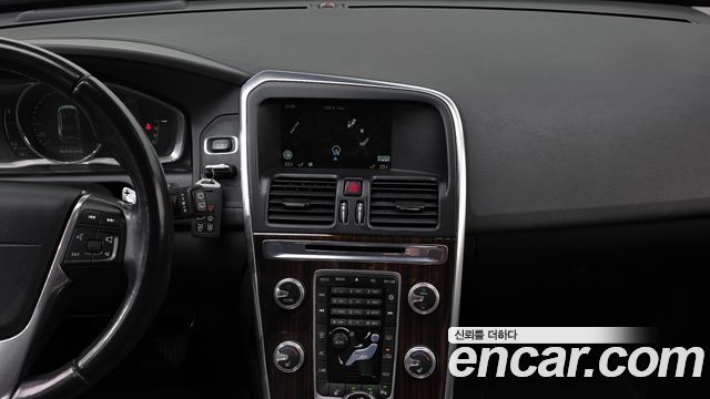 Volvo XC60 D4 1st 2016 — фото 14