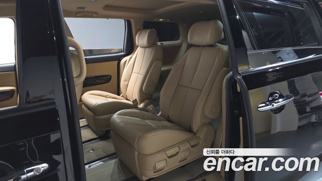 Kia Carnival Gasoline 7-Seater Limousine President 2020 — фото 12