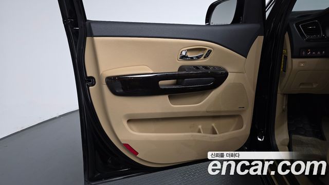 Kia Carnival Gasoline 7-Seater Limousine President 2020 — фото 25